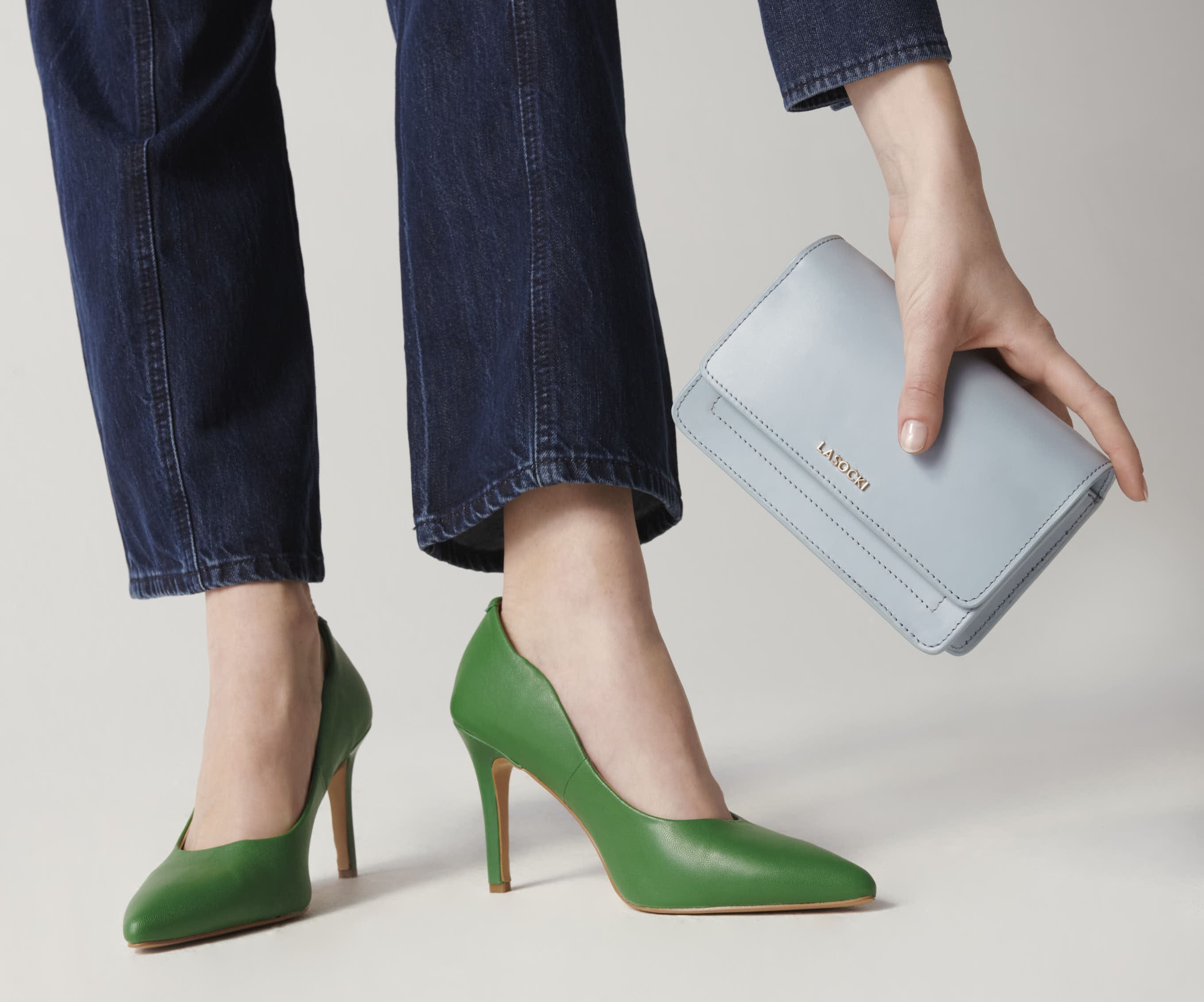 Stiletto din piele - de ce să îi ai? Cum să îi asortezi în 2024?