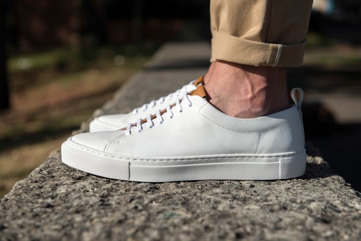 Adidași Stil Minimalist Pentru Bărbați: Design Modern Și Simplu